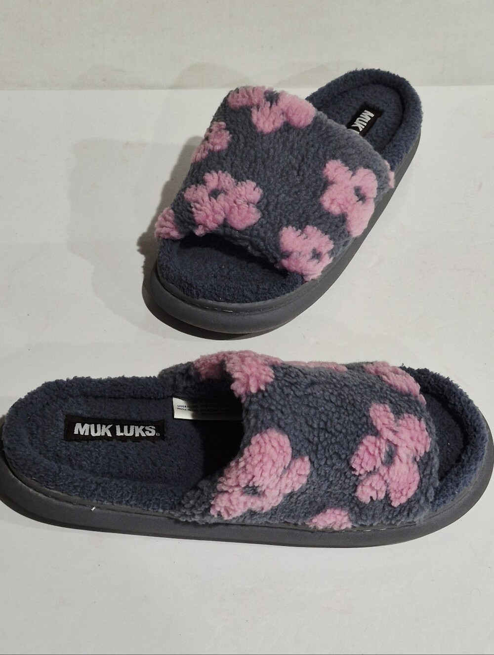 Muk Luks Women's Plush Slide Sandals - Gray with Pink Flowers Size XL 11-12